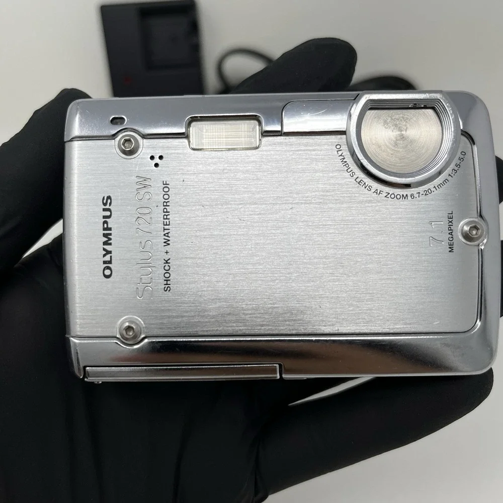 Olympus Stylus 720 SW Compact Camera Waterproof Shockproof 7.1MP 3x Silver READ